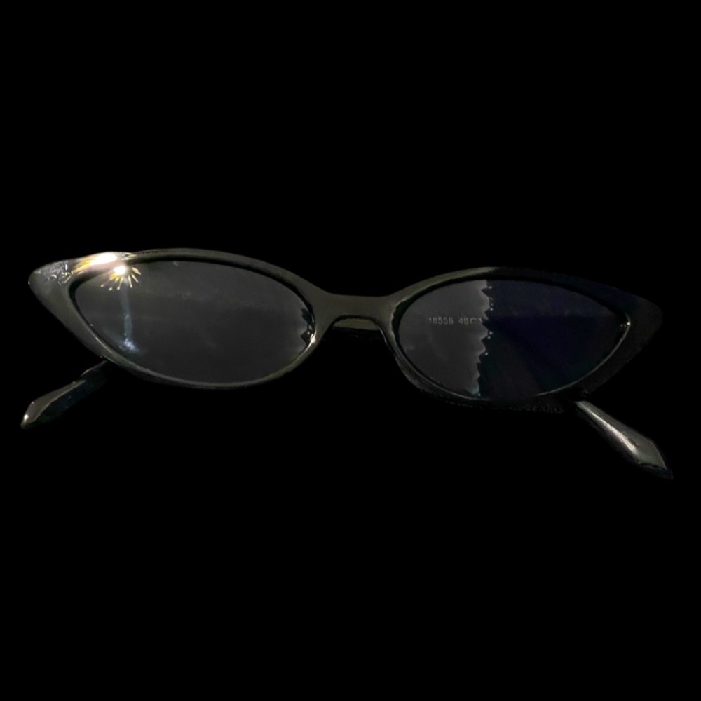 Mini cat eye black trendy sunglasses